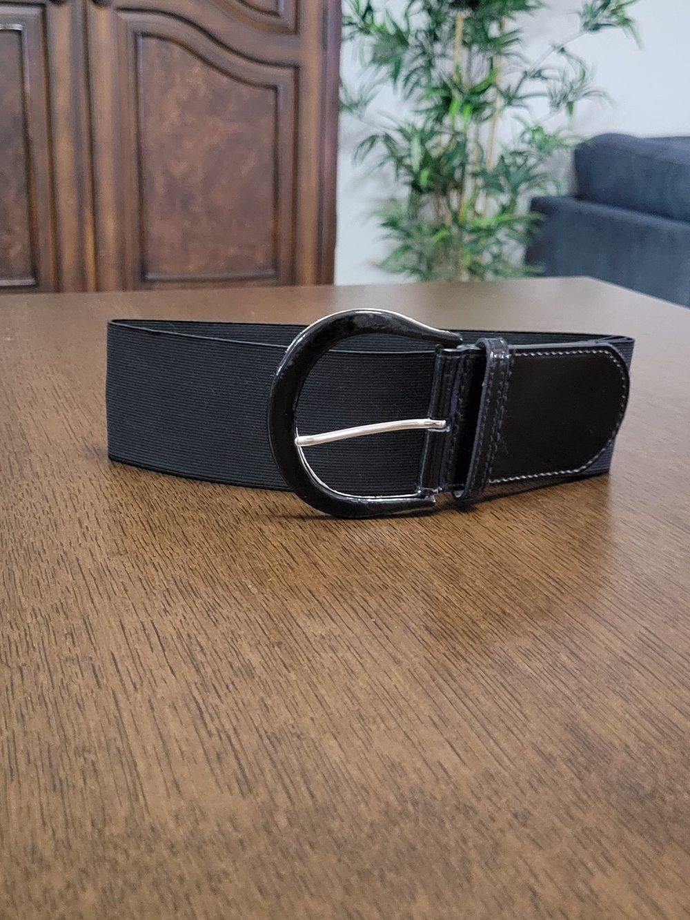 Black Elastic Women's Belt with Round Patent Leather Buckle M/L